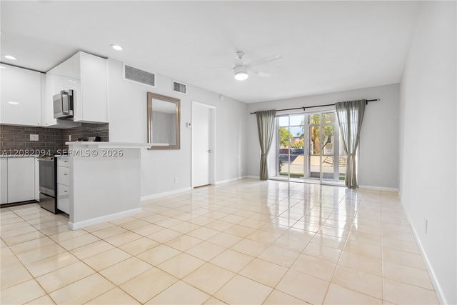 3040 NE 16th Ave 104, Oakland Park, FL 33334
