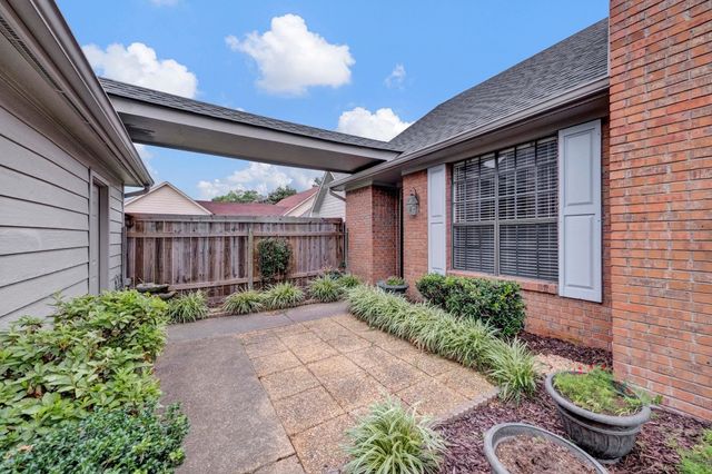2942 MILLERS POND DR, Memphis, TN 38119
