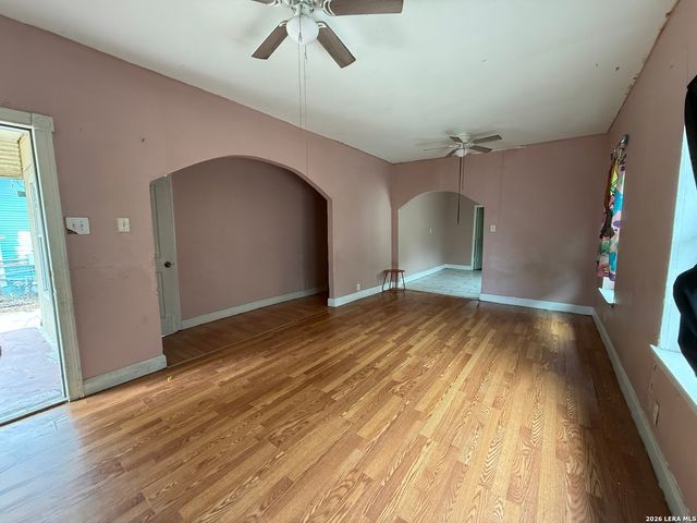 3134 W TRAVIS ST, San Antonio, TX 78207