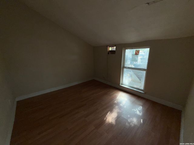 3134 W TRAVIS ST, San Antonio, TX 78207