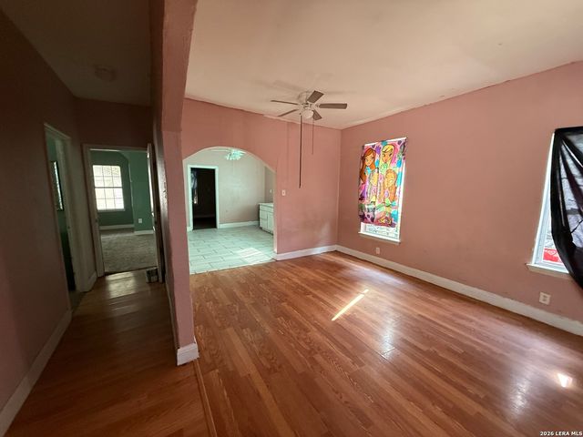 3134 W TRAVIS ST, San Antonio, TX 78207