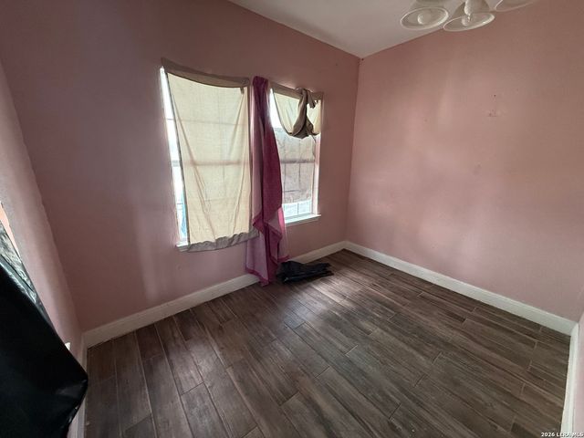 3134 W TRAVIS ST, San Antonio, TX 78207