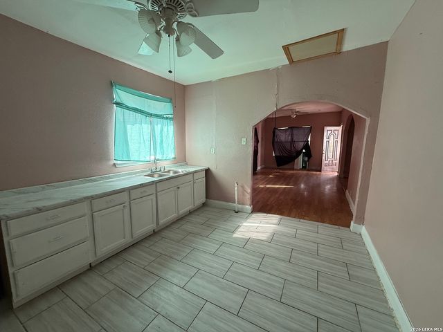 3134 W TRAVIS ST, San Antonio, TX 78207