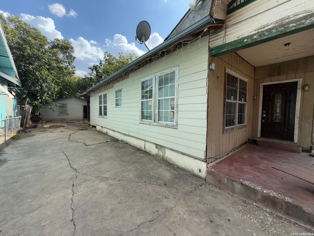 3134 W TRAVIS ST, San Antonio, TX 78207