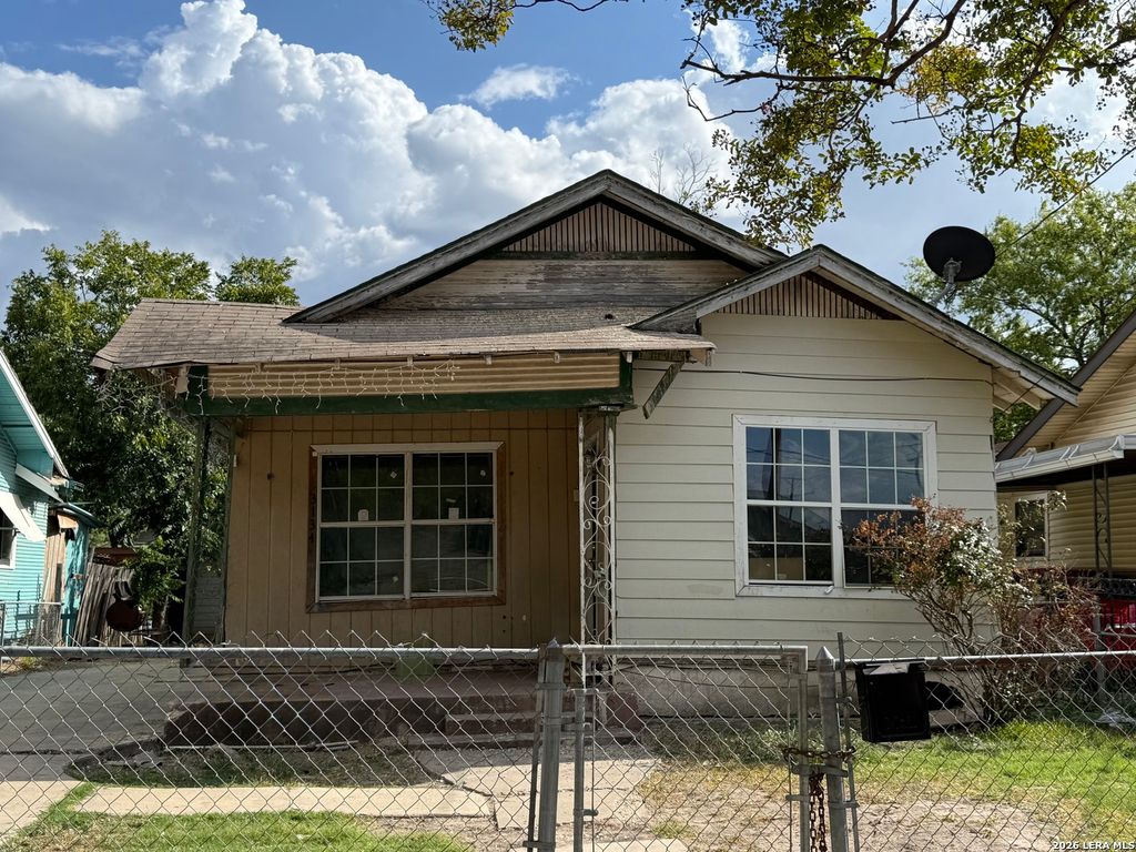 3134 W TRAVIS ST, San Antonio, TX 78207
