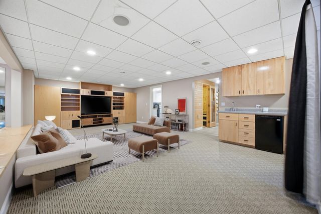 5027 Rose Creek Parkway S, Fargo, ND 58104