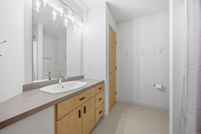 5027 Rose Creek Parkway S, Fargo, ND 58104