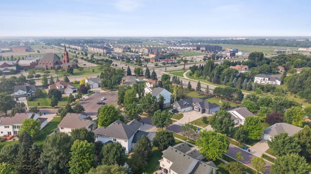 5027 Rose Creek Parkway S, Fargo, ND 58104