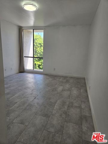 8535 W West Knoll Drive 301, West Hollywood, CA 90069
