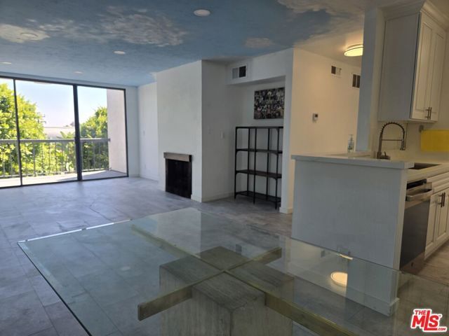 8535 W West Knoll Drive 301, West Hollywood, CA 90069