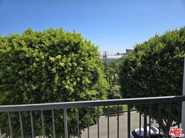 8535 W West Knoll Drive 301, West Hollywood, CA 90069