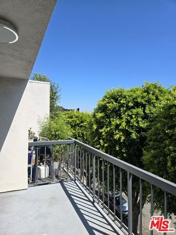 8535 W West Knoll Drive 301, West Hollywood, CA 90069