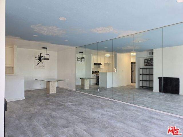 8535 W West Knoll Drive 301, West Hollywood, CA 90069