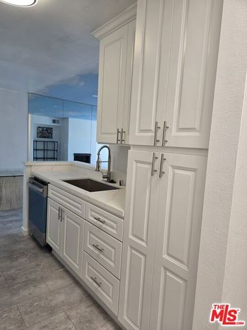 8535 W West Knoll Drive 301, West Hollywood, CA 90069