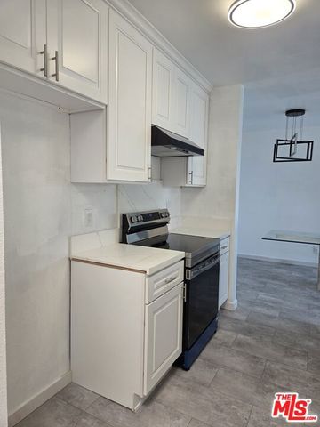 8535 W West Knoll Drive 301, West Hollywood, CA 90069