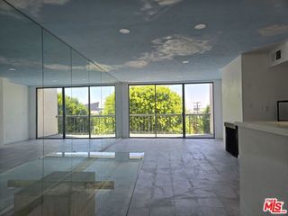 8535 W West Knoll Drive 301, West Hollywood, CA 90069