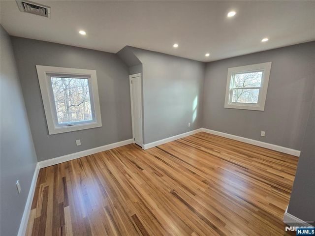 28 Spring Court, Wallington, NJ 07057