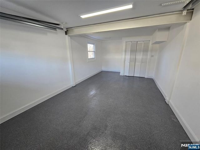 28 Spring Court, Wallington, NJ 07057