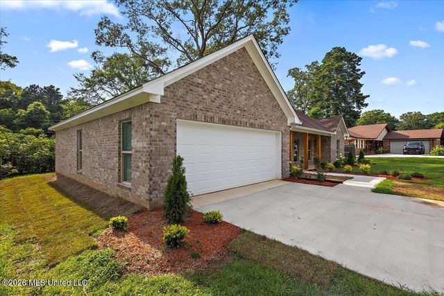545 Greenmont Drive, Jackson, MS 39212