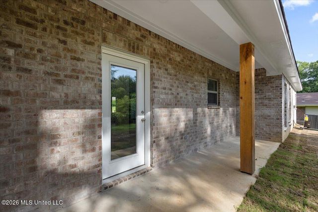 545 Greenmont Drive, Jackson, MS 39212
