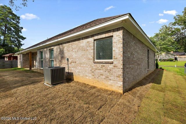 545 Greenmont Drive, Jackson, MS 39212