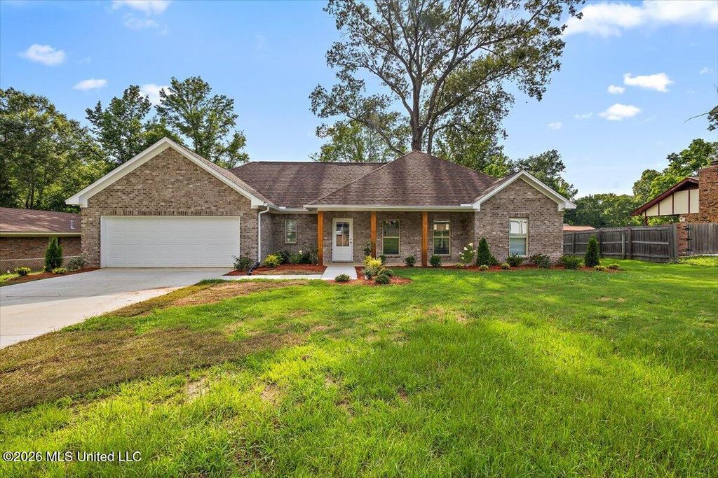 545 Greenmont Drive, Jackson, MS 39212