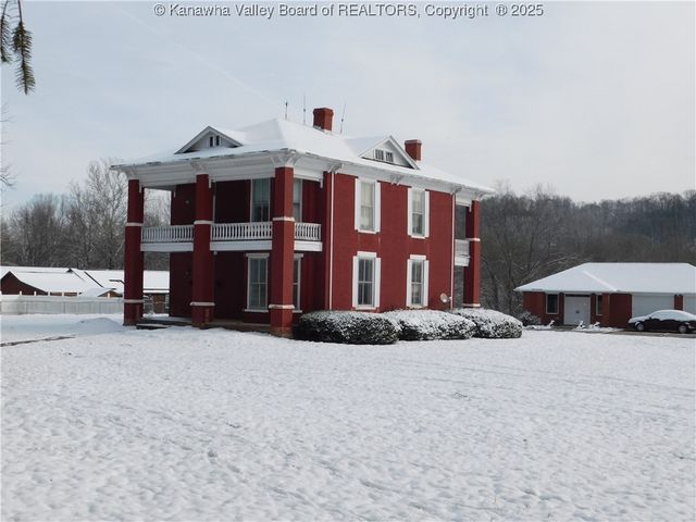 221 Walnut Street, Buffalo, WV 25033