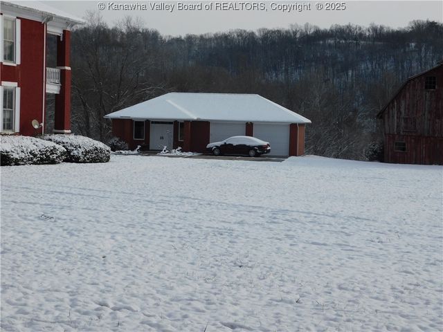 221 Walnut Street, Buffalo, WV 25033