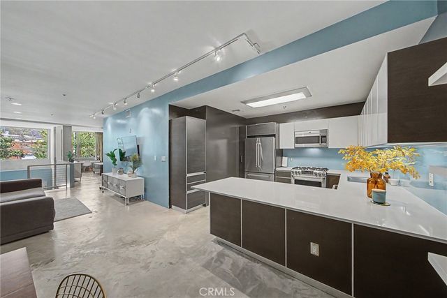 11500 Tennessee 103, Los Angeles, CA 90064