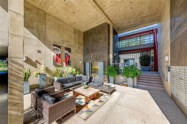 11500 Tennessee 103, Los Angeles, CA 90064