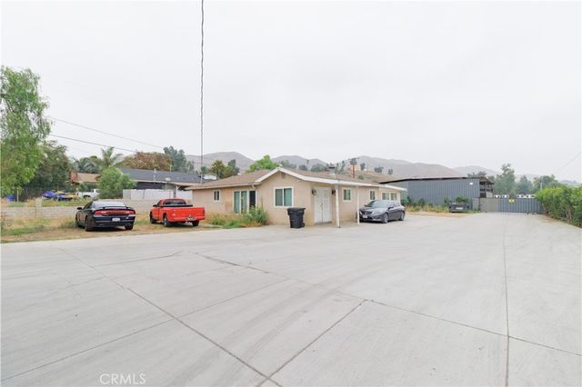 3604 Campbell Street, Jurupa Valley, CA 92509