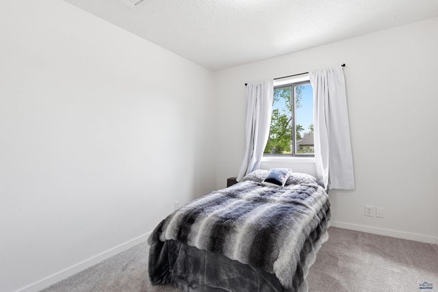 1621 COPPERFIELD DR, Rapid City, SD 57703
