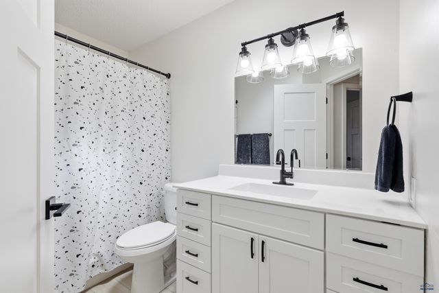 1621 COPPERFIELD DR, Rapid City, SD 57703