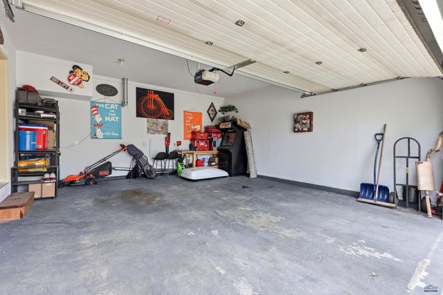 1621 COPPERFIELD DR, Rapid City, SD 57703