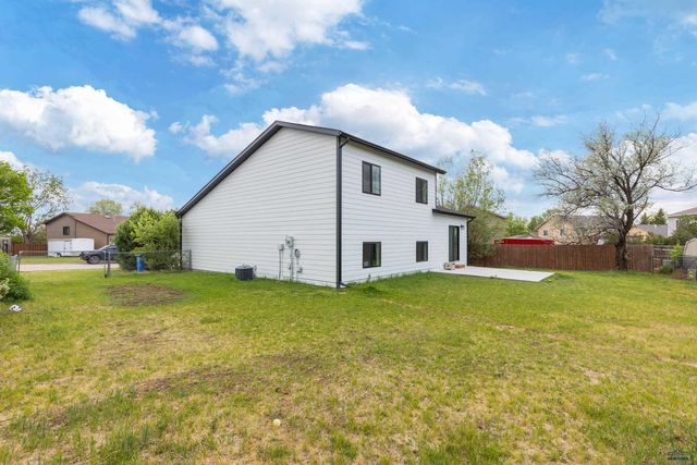 1621 COPPERFIELD DR, Rapid City, SD 57703