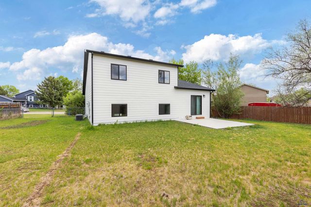 1621 COPPERFIELD DR, Rapid City, SD 57703