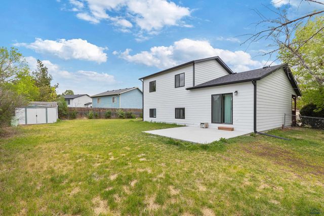 1621 COPPERFIELD DR, Rapid City, SD 57703