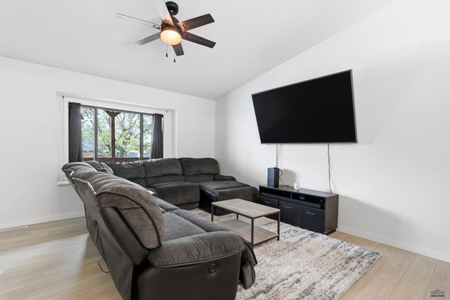 1621 COPPERFIELD DR, Rapid City, SD 57703