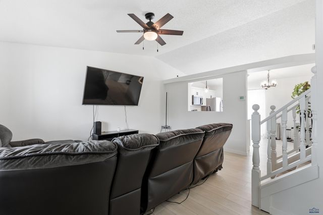 1621 COPPERFIELD DR, Rapid City, SD 57703