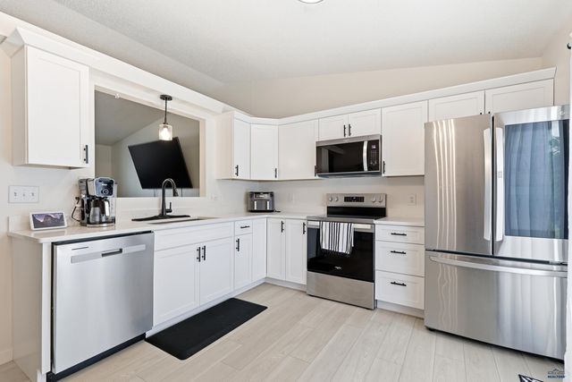 1621 COPPERFIELD DR, Rapid City, SD 57703