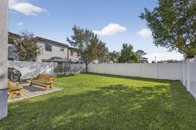 6017 Pine Tree Way, Riviera Beach, FL 33410