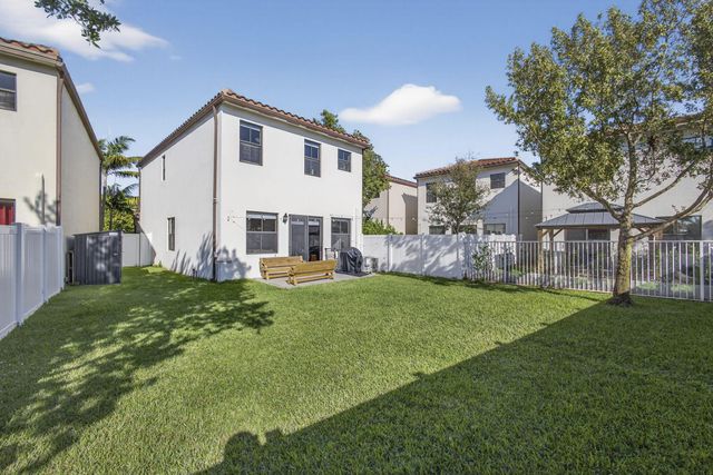 6017 Pine Tree Way, Riviera Beach, FL 33410