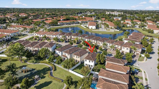 6017 Pine Tree Way, Riviera Beach, FL 33410