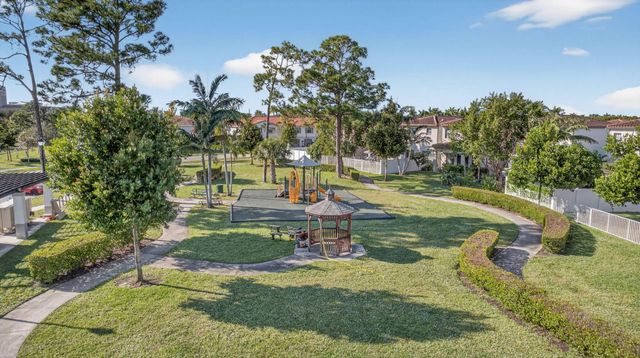 6017 Pine Tree Way, Riviera Beach, FL 33410