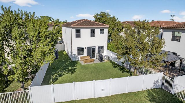 6017 Pine Tree Way, Riviera Beach, FL 33410