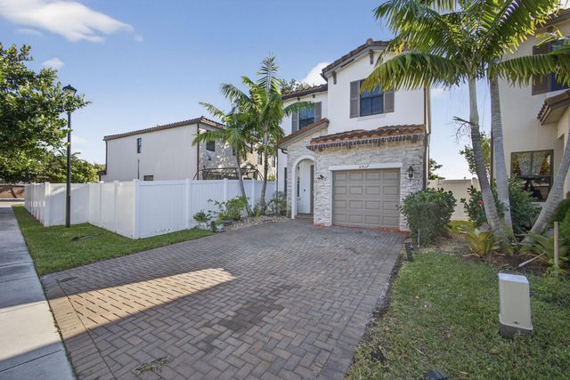 6017 Pine Tree Way, Riviera Beach, FL 33410