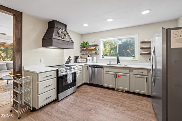 2059 Upper Middle Creek Road, Sevierville, TN 37876