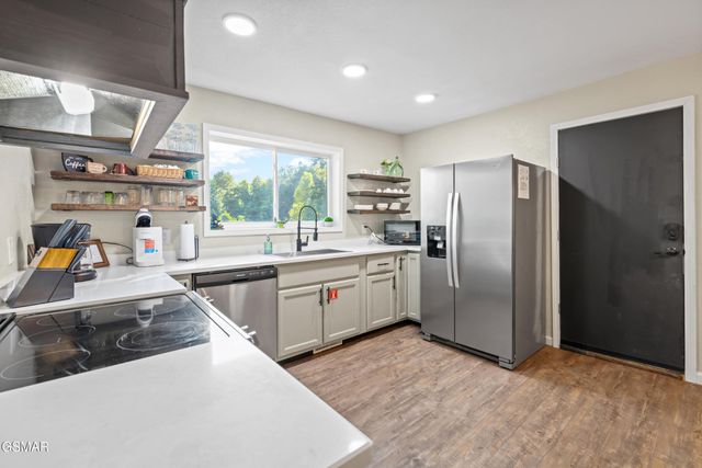 2059 Upper Middle Creek Road, Sevierville, TN 37876