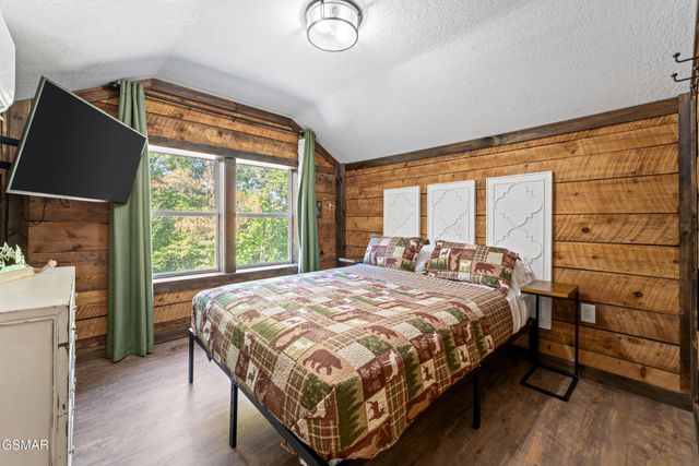 2059 Upper Middle Creek Road, Sevierville, TN 37876