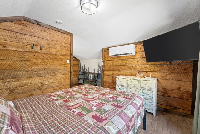 2059 Upper Middle Creek Road, Sevierville, TN 37876